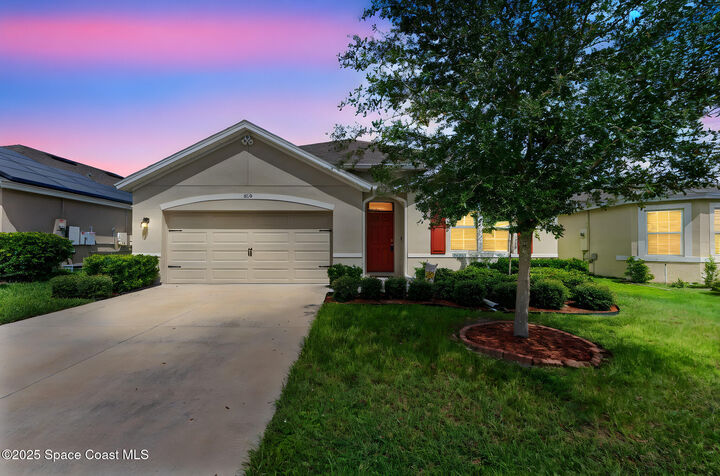 Property Photo:  810 Forest Trace Circle  FL 32780 