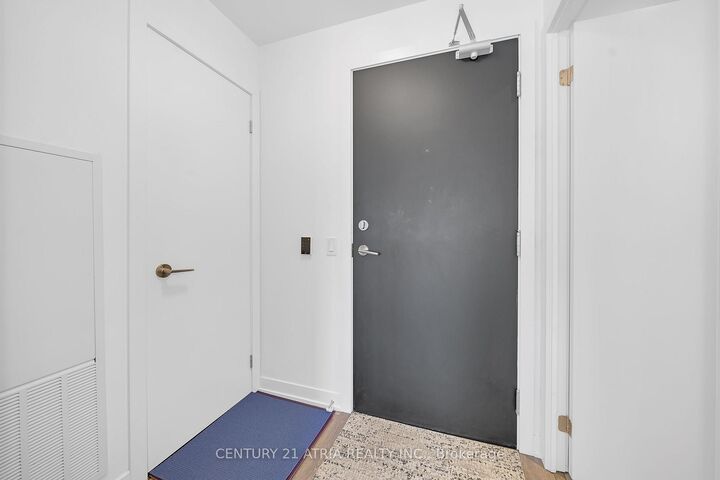 Property Photo: 87 Peter Street 4308 ON M5V 0P1