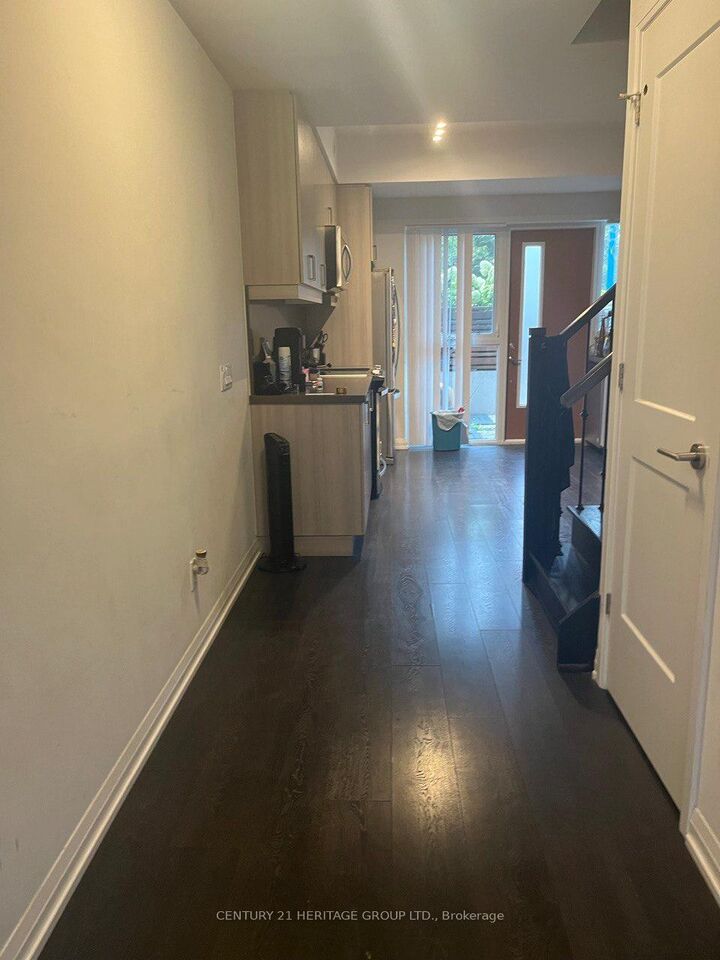 Property Photo:  1040 Portage Parkway 54  ON L4K 0K3