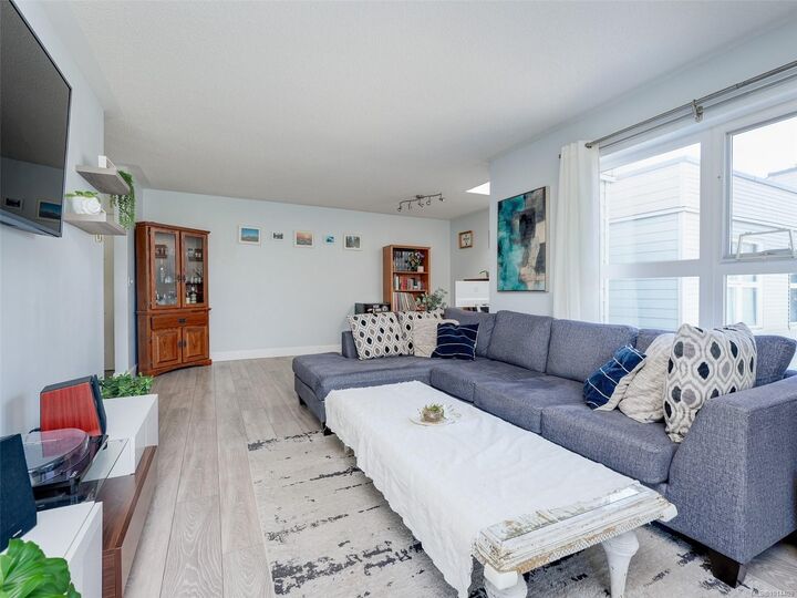 Property Photo:  1201 Hillside Ave 406  BC V8T 2B1 