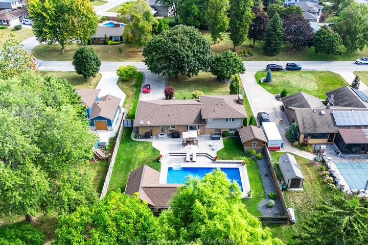 1361 Oxford Avenue West  Kingsville ON N9Y 2S8 photo