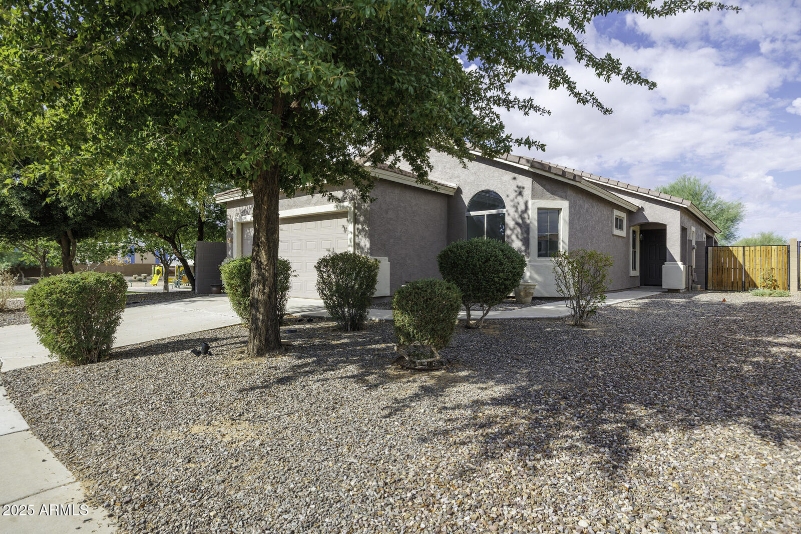Property Photo: 2857 N Rosewood Avenue AZ 85122