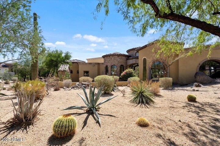Property Photo: 4037 N Pinnacle Hills Circle AZ 85207