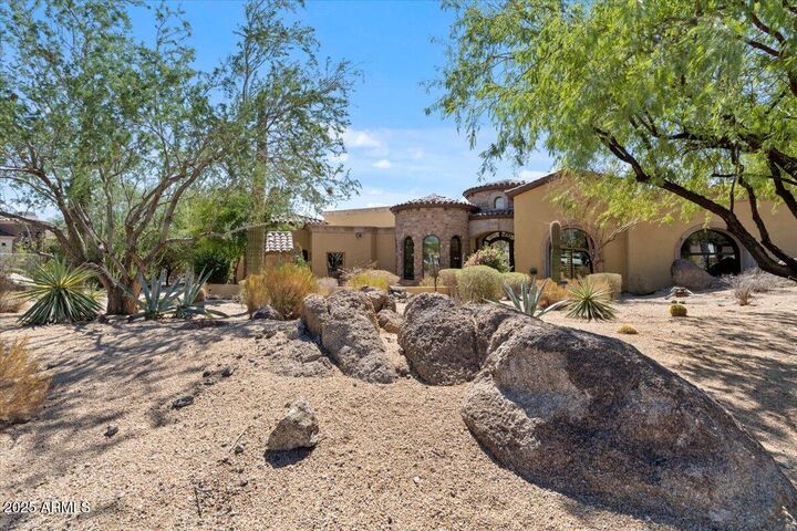 Property Photo: 4037 N Pinnacle Hills Circle AZ 85207