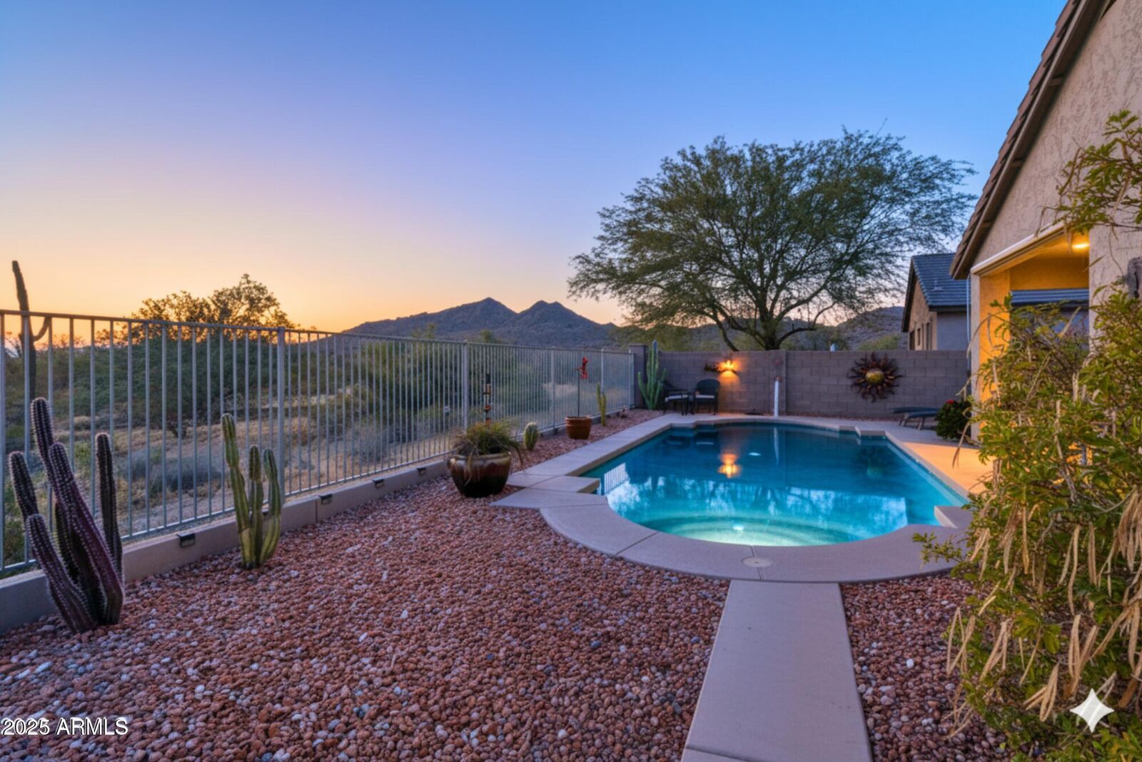 Property Photo:  6512 E Hacienda La Noria Lane  AZ 85118 