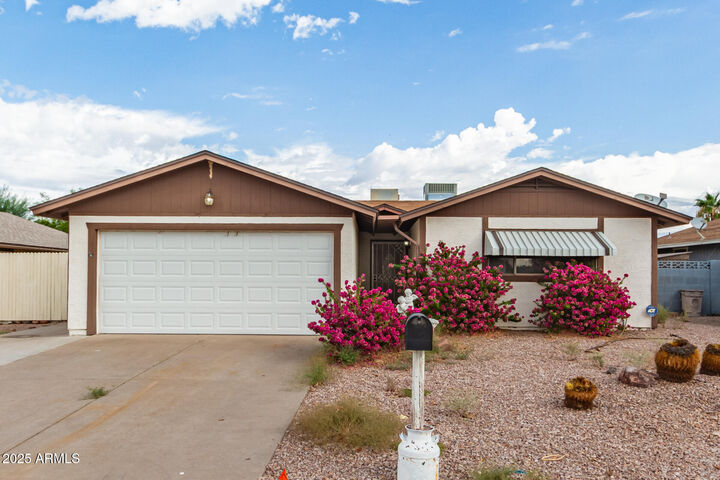 470 W Rosal Avenue  Apache Junction AZ 85120 photo