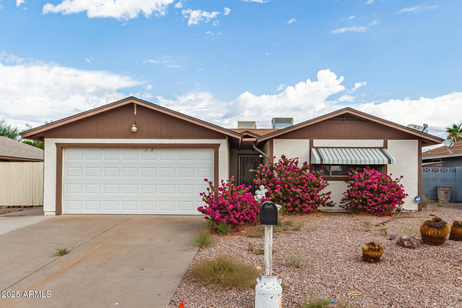 Property Photo:  470 W Rosal Avenue  AZ 85120 