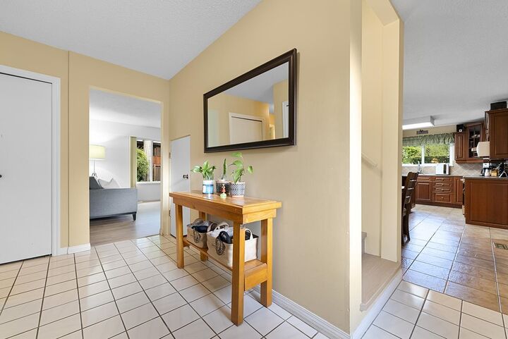 Photo de la propriété:  3604 McRae Crescent  BC V3B 4P1 
