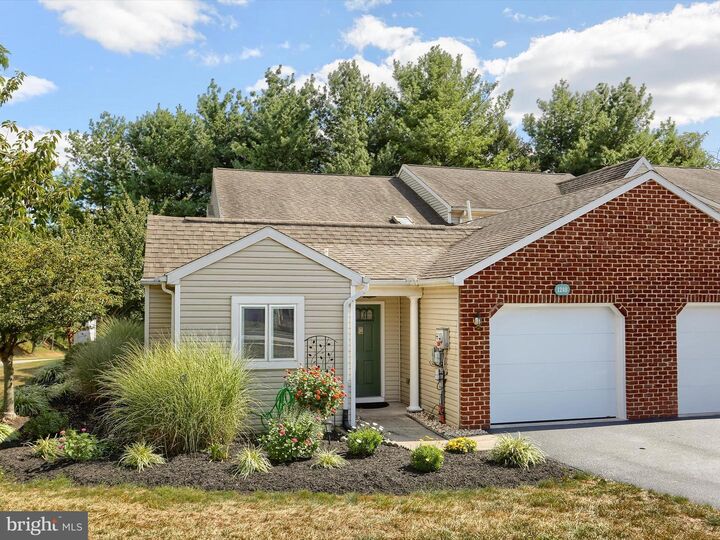 Property Photo:  1240 Summitview Court  PA 17070 