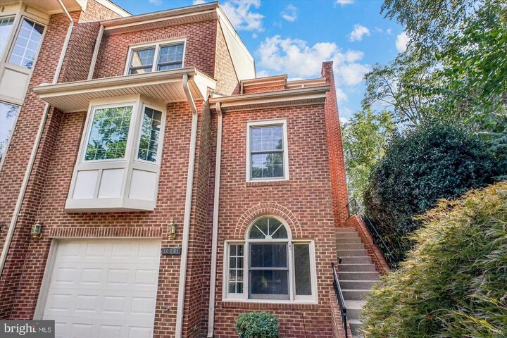 Property Photo: 10231 Aspen Willow Drive VA 22032