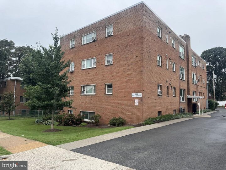 500 S Courthouse Road 6  Arlington VA 22204 photo