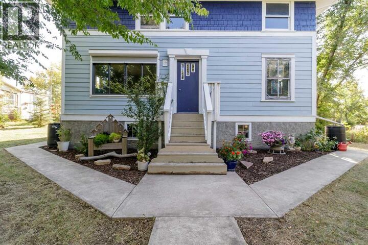 Property Photo:  210 Wacker Avenue West  AB T0M 0L0 