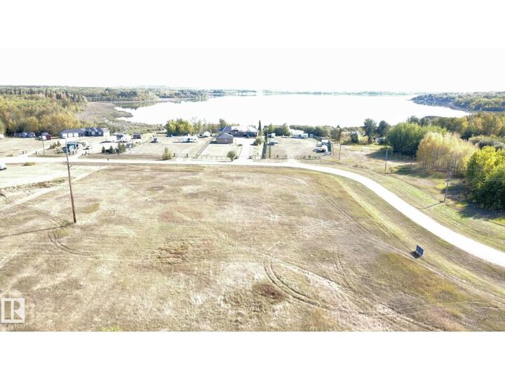 Property Photo:  9 Bechthold Bay /104, 191054 Twp 652  AB T0A 0M0 