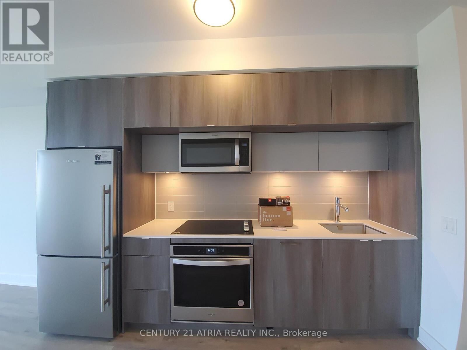 Property Photo:  585 Bloor Street East 2823  ON M4W 0B3 