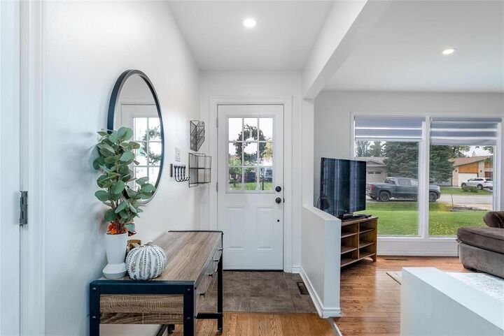 Property Photo:  611 Glenway Avenue  MB R2G 1H8 