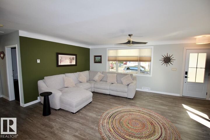 Property Photo:  10104 107 Street  AB T8L 2H8 
