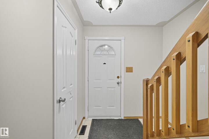 Property Photo: 7621 40 Avenue NW AB T6K 1V5