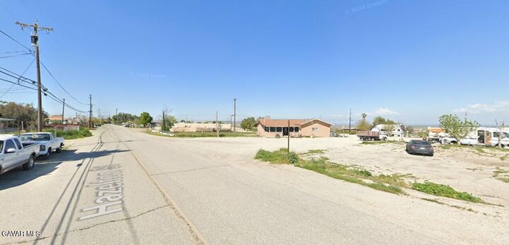 Property Photo:  220 Tulare Street  CA 93252 