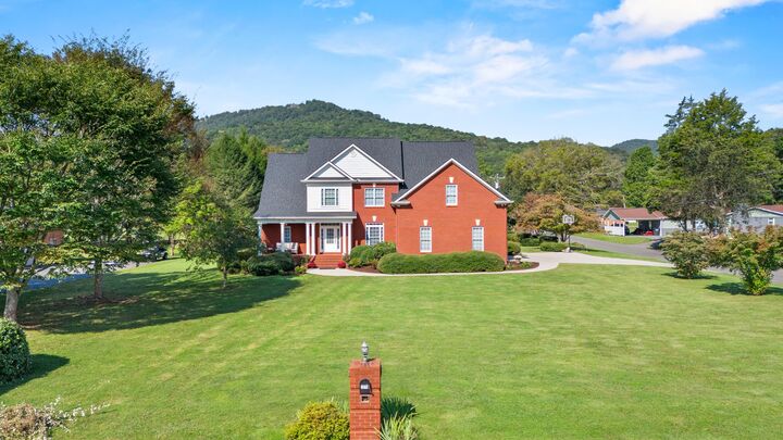 Property Photo: 825 Dennis Avenue TN 37347
