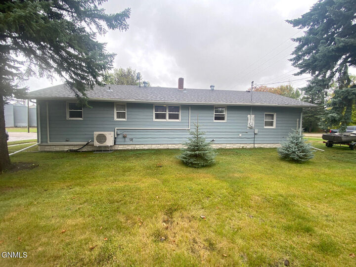 Property Photo:  103 1st Street NW  ND 58458 