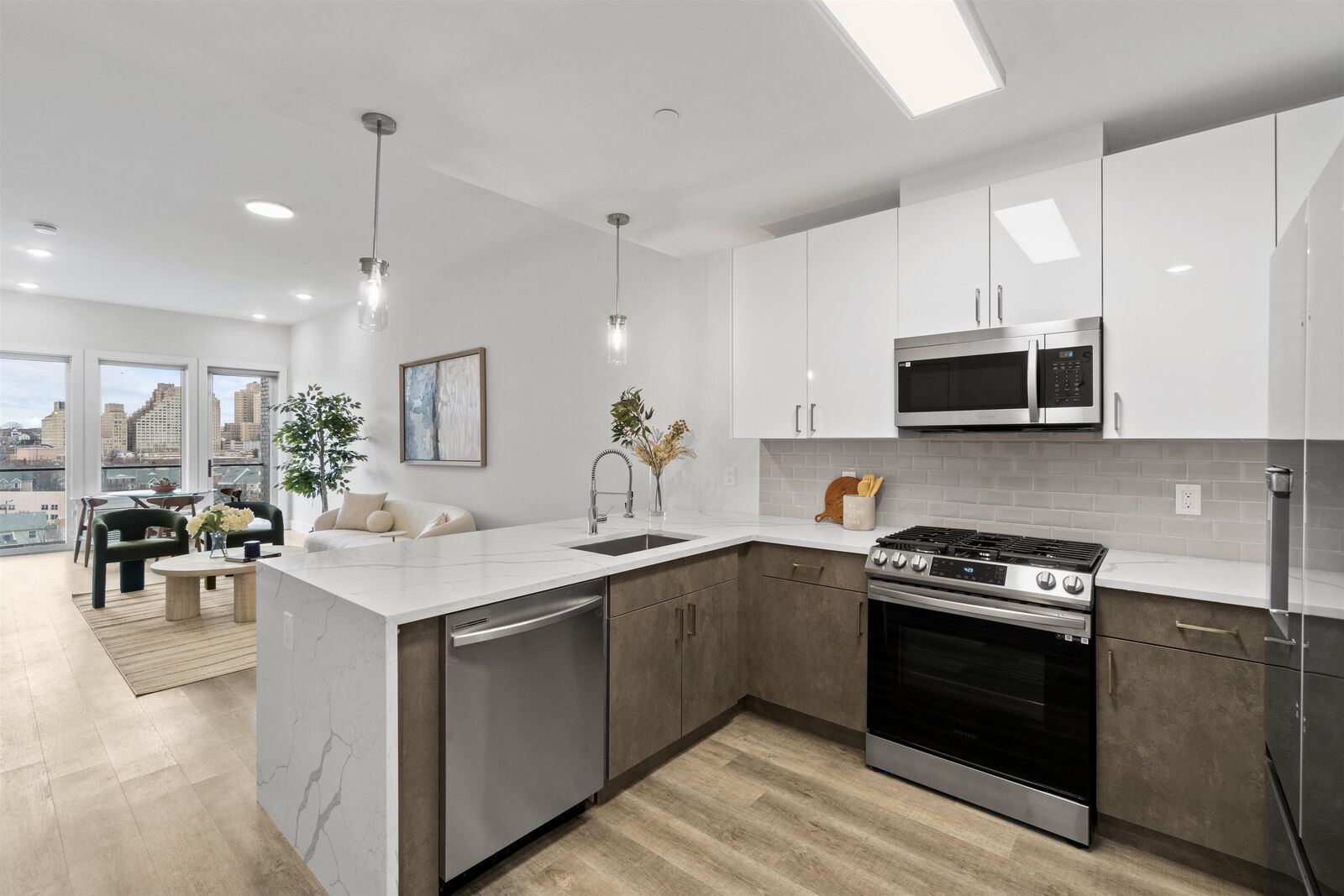 Property Photo:  412 Whiton St 702  NJ 07304 