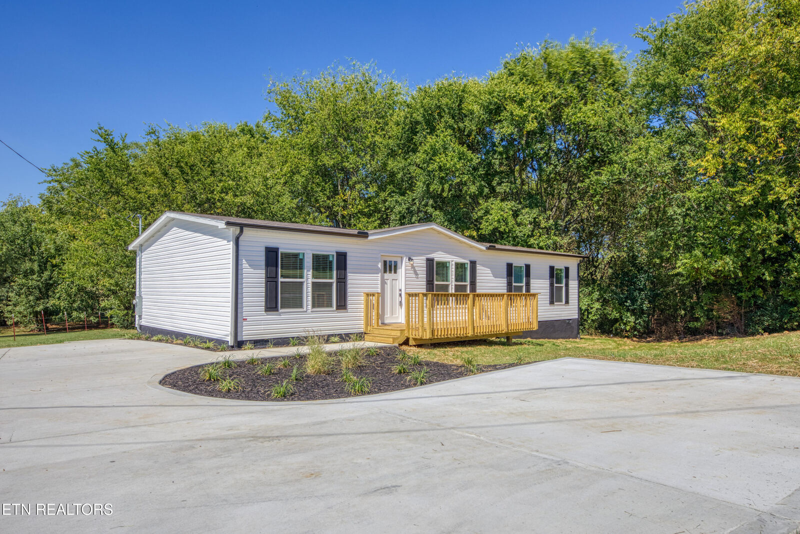Property Photo: 399 E Watkins Rd TN 37774