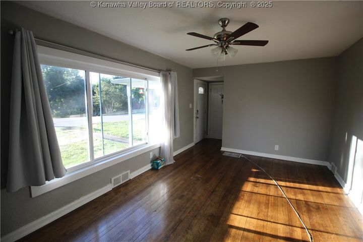 Property Photo: 816 Scenic Drive WV 25311