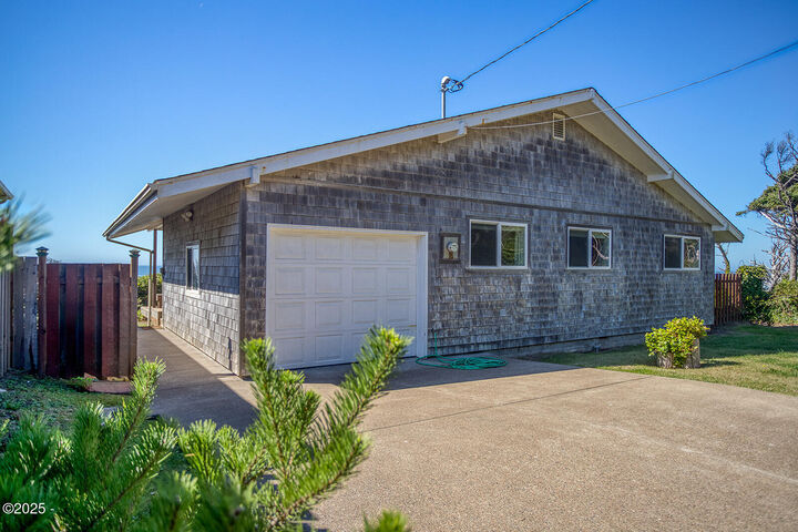 Property Photo: 13824 S Coast Highway OR 97366