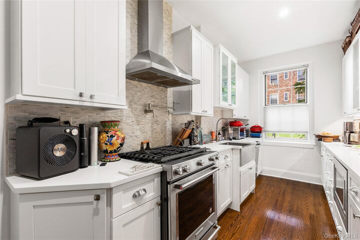 Property Photo:  25 Parkview Ave 1A  NY 10708 