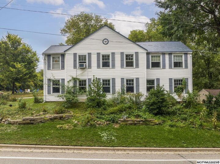 Property Photo:  1100 S Shore Dr  IA 50428