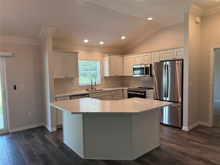 Property Photo:  2750 SE 75th Boulevard  FL 33513 