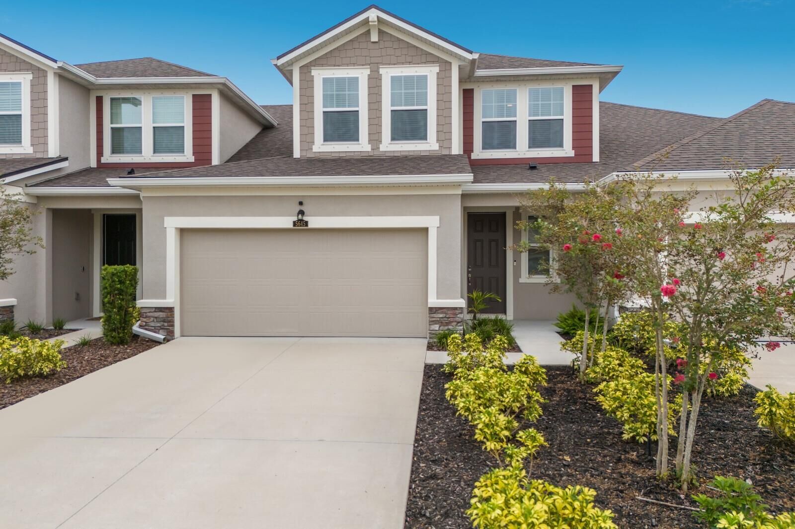Property Photo: 5645 Silverbridge Trail FL 34211