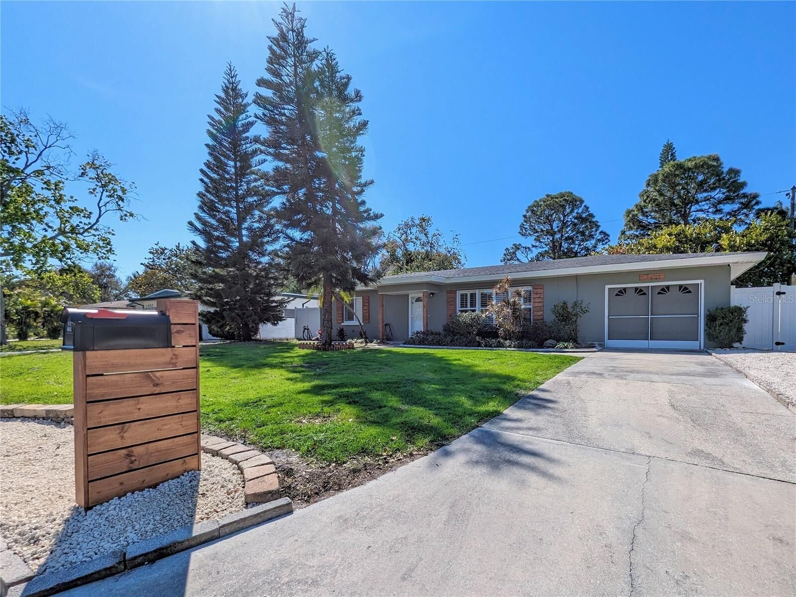 Property Photo:  1456 S Betty Lane  FL 33756 