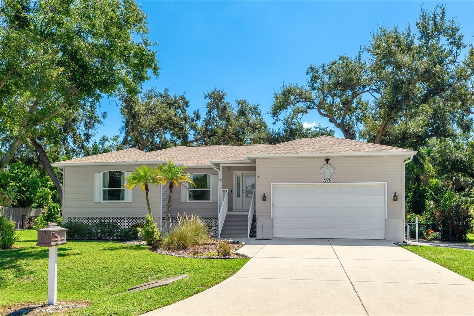 Property Photo:  1116 Danny Drive  FL 34243 