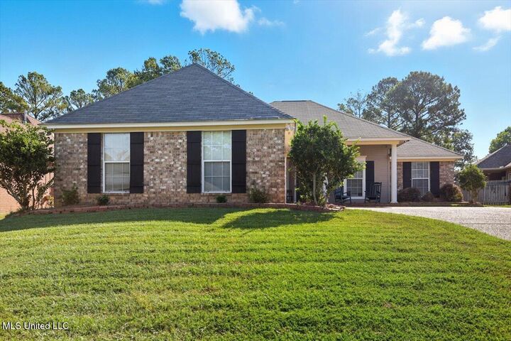 Property Photo:  402 Bedford Place  MS 39047 