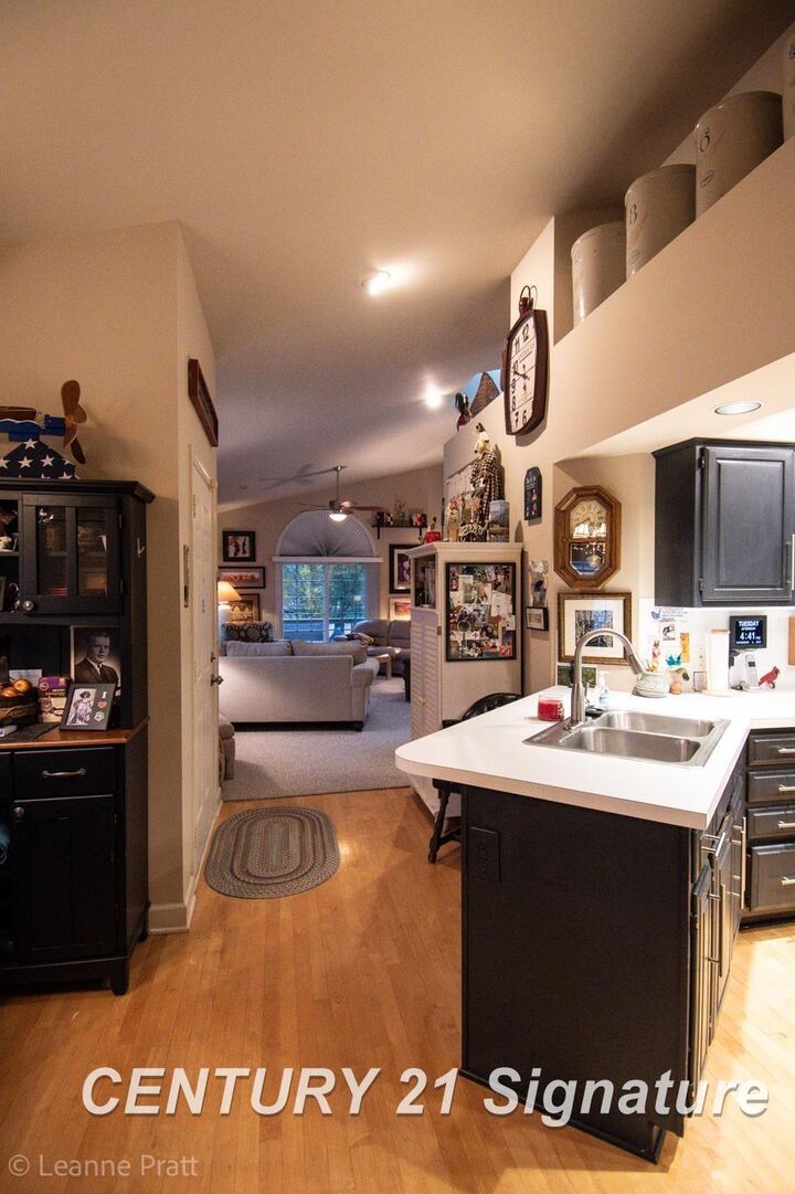 Property Photo: 6346 Squire Lake Drive Unit 33 Bldg 99 MI 48433