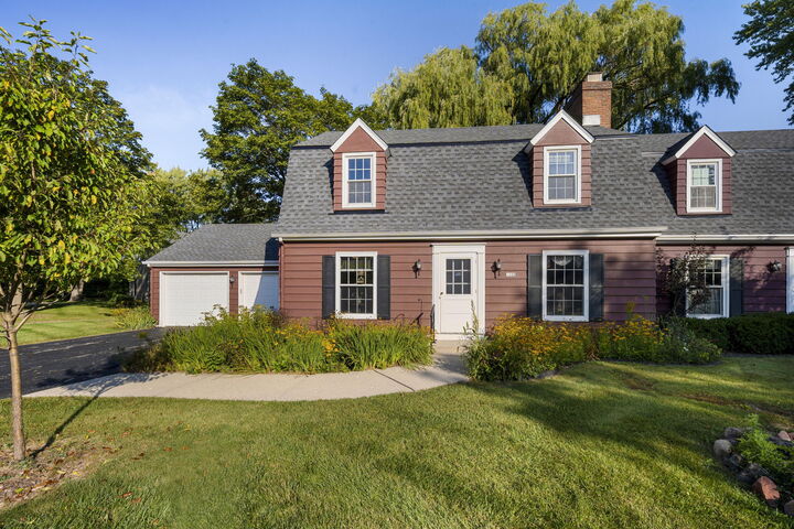 Property Photo:  1012 W Cedar Ridge Ct  WI 53092 