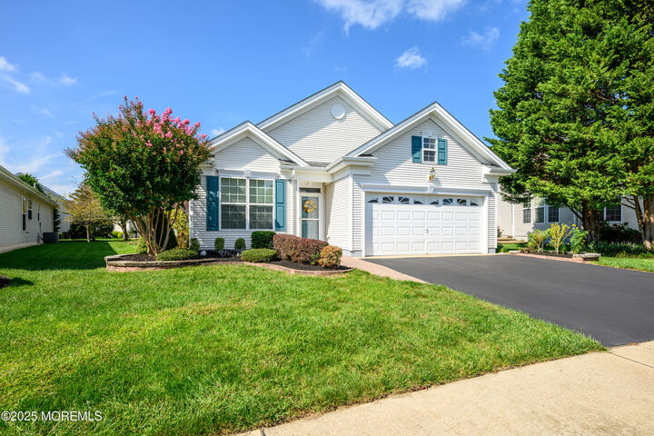 4 Gladston Court  Jackson NJ 08527 photo