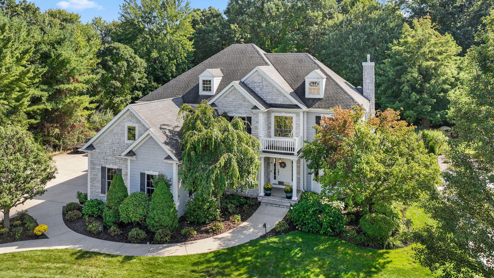Property Photo:  2710 Sanctuary Drive  MI 49127 