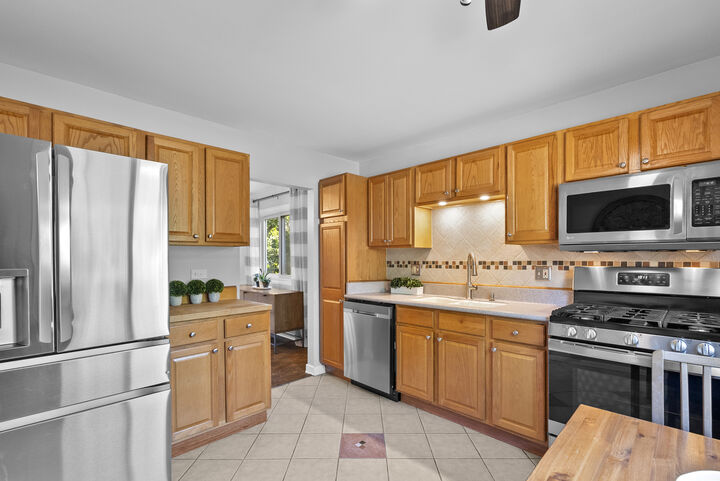 Property Photo: 6831 Dove Avenue IL 60517