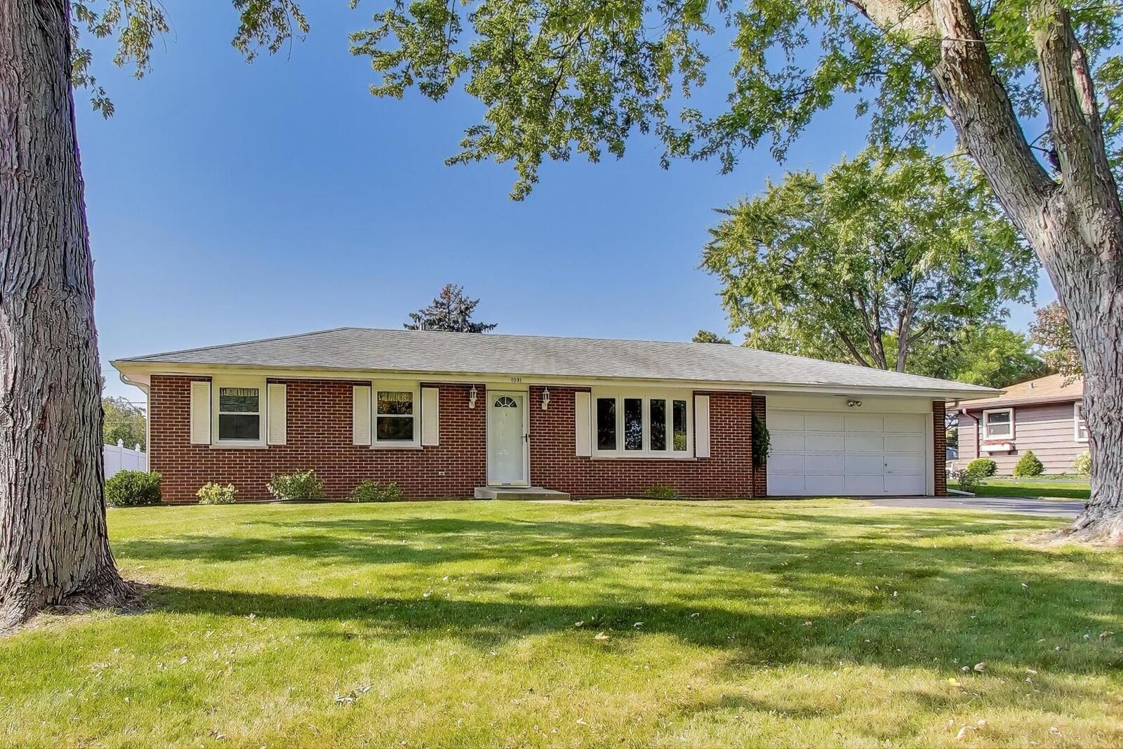 Property Photo: 1031 Lindenwood Drive IL 60506