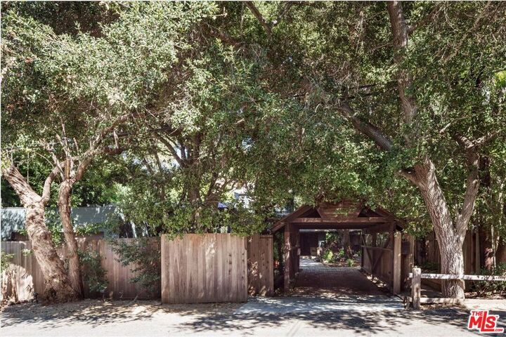 Property Photo:  2056 Oakstone  CA 90046 