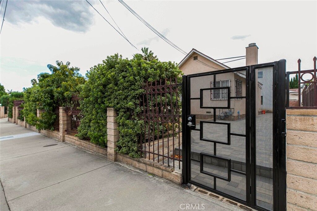 Property Photo:  8157 Varna Ave  CA 91402 