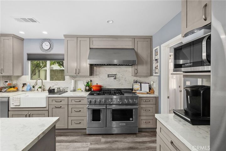Property Photo:  4860 Enfield Ave  CA 91316 