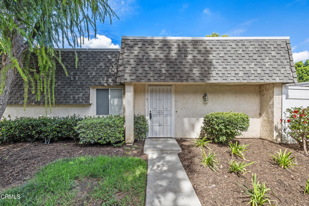 Property Photo:  6526 Vanalden Avenue 7  CA 91335 
