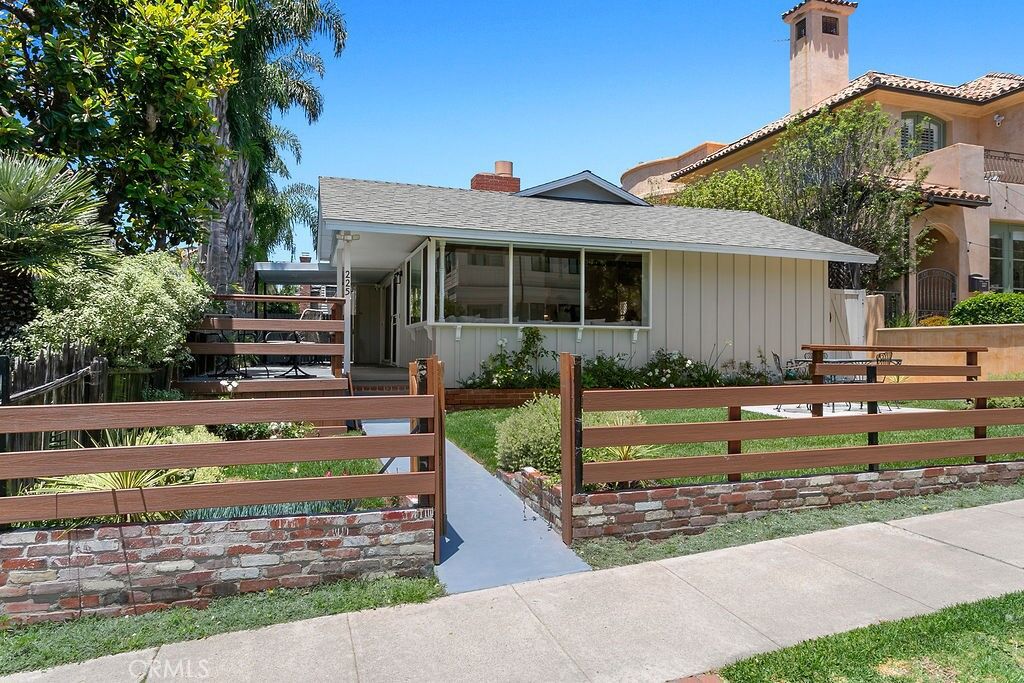 Property Photo:  225 Iris Avenue  CA 92625 