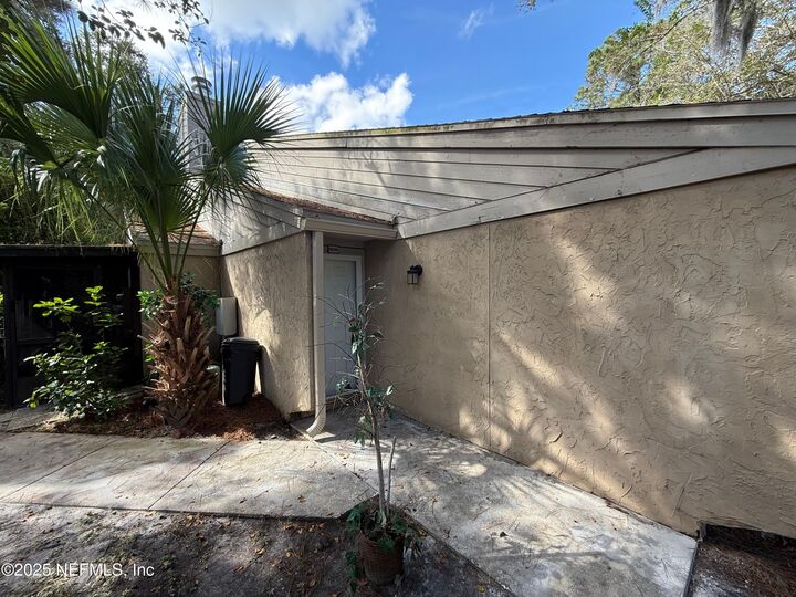 Property Photo: 3801 Crown Point Road 1074 FL 32257