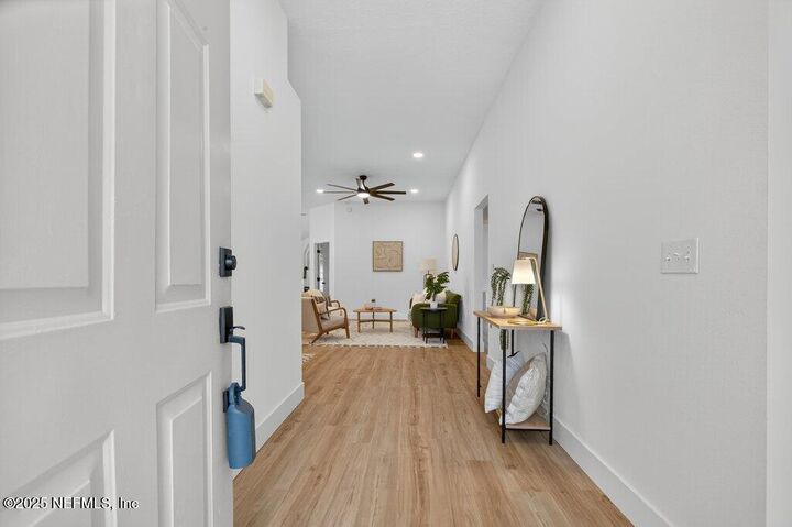 Property Photo: 1664 Spring Oaks Lane FL 32221