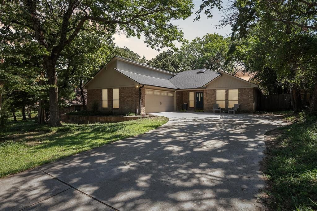 Property Photo:  223 Pebble Beach Drive  TX 76262