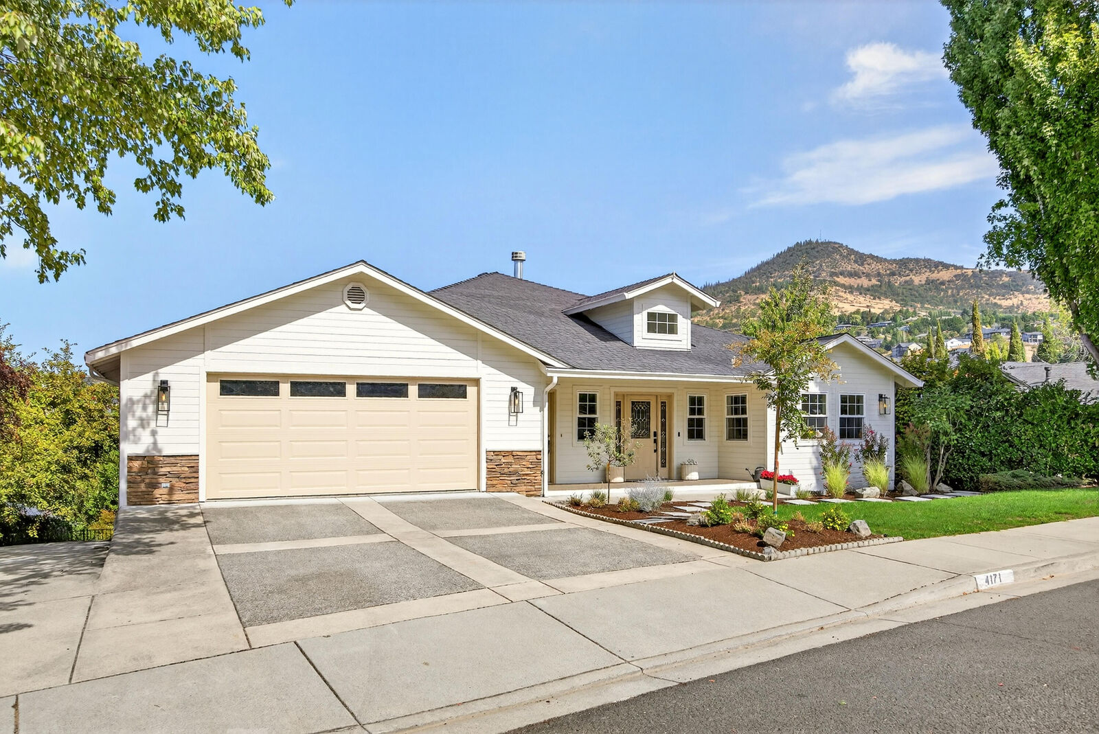 Property Photo:  4171 Tamarack Drive  OR 97504 